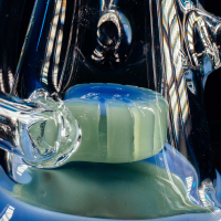 Black Leaf Recyclebong mit Perkolator (blau/grün) – Honeycomb Diffusor Bong